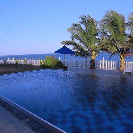 Peacock Beach Hotel Hambantota Dış mekan fotoğraf