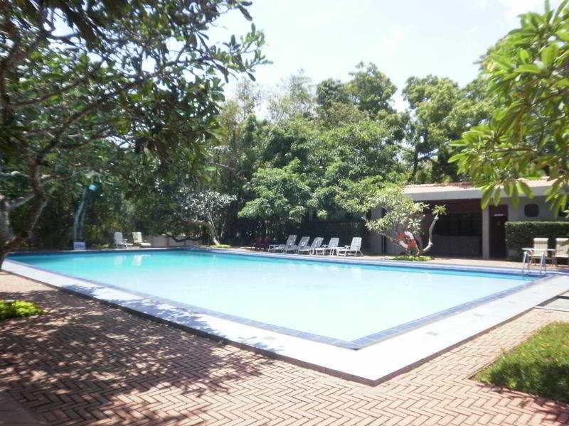 Peacock Beach Hotel Hambantota Dış mekan fotoğraf