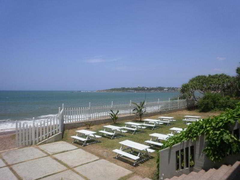 Peacock Beach Hotel Hambantota Dış mekan fotoğraf