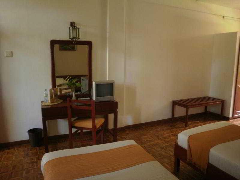 Peacock Beach Hotel Hambantota Dış mekan fotoğraf