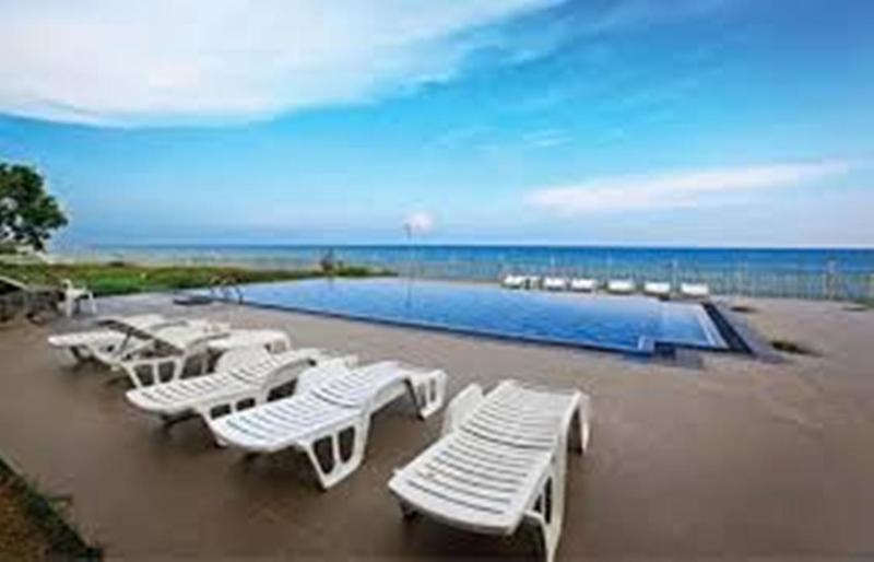 Peacock Beach Hotel Hambantota Dış mekan fotoğraf
