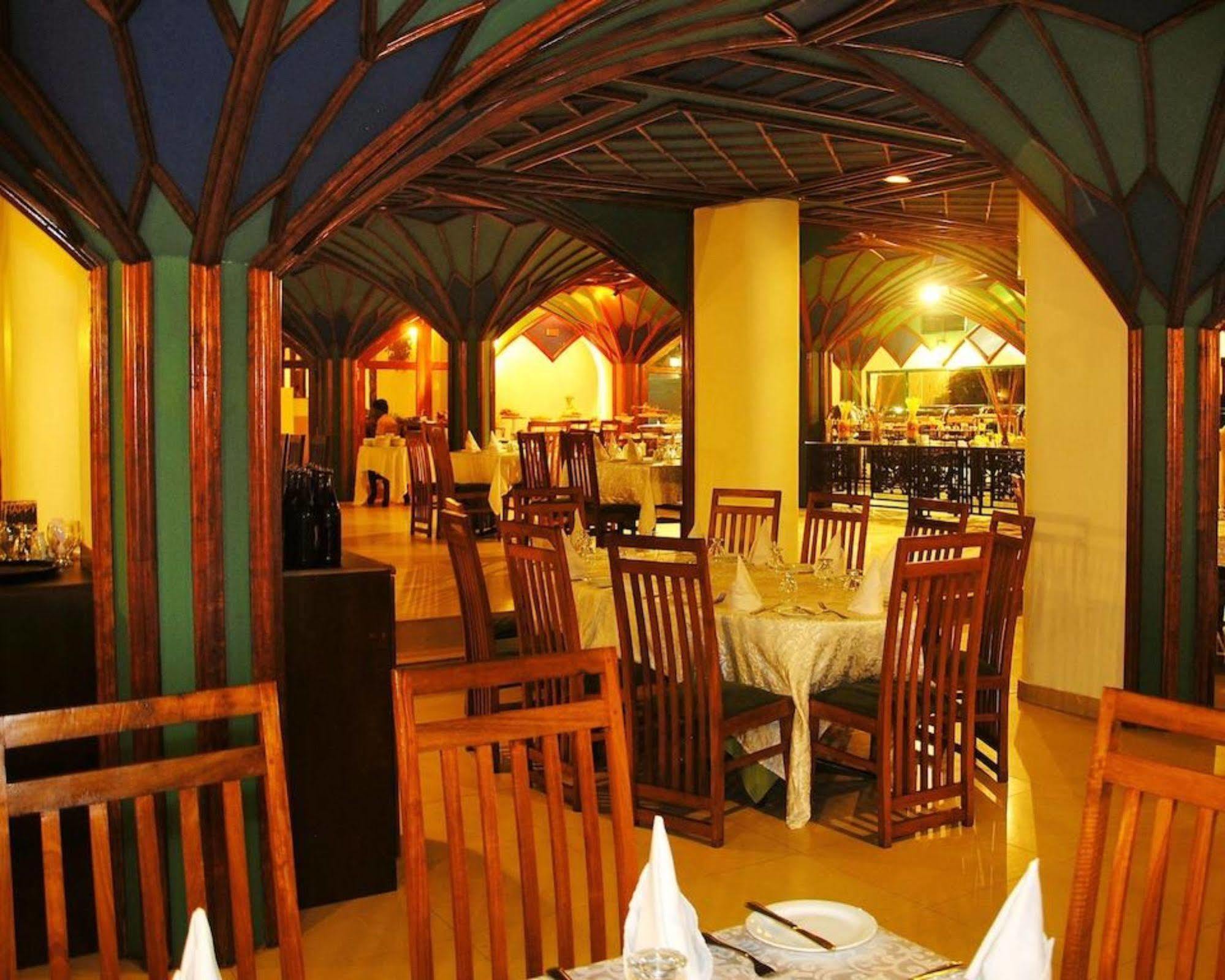 Peacock Beach Hotel Hambantota Dış mekan fotoğraf