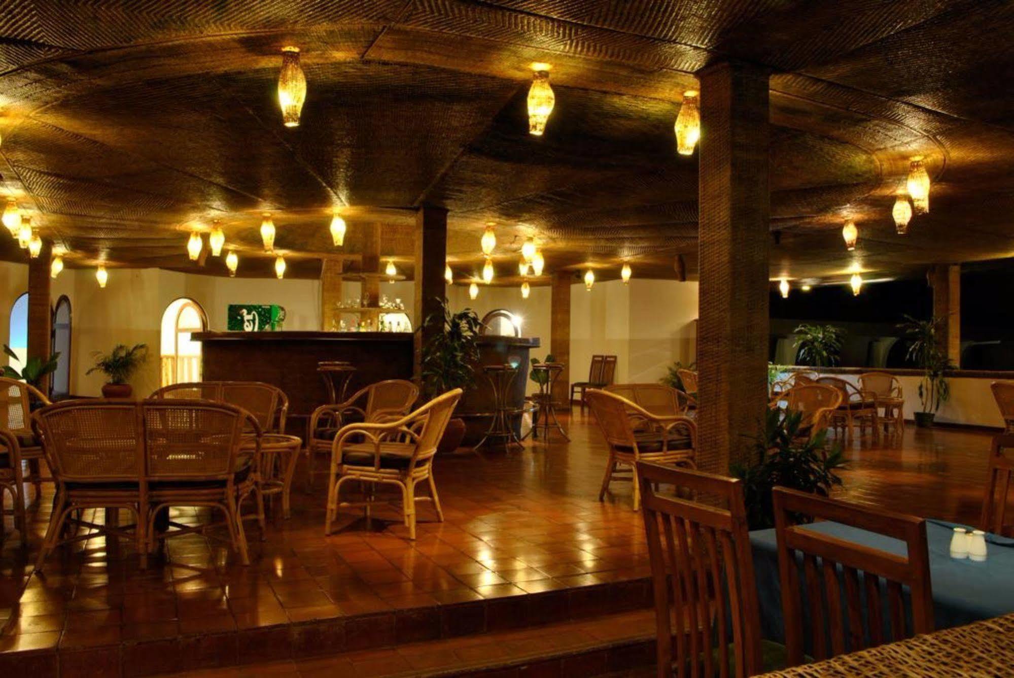 Peacock Beach Hotel Hambantota Dış mekan fotoğraf