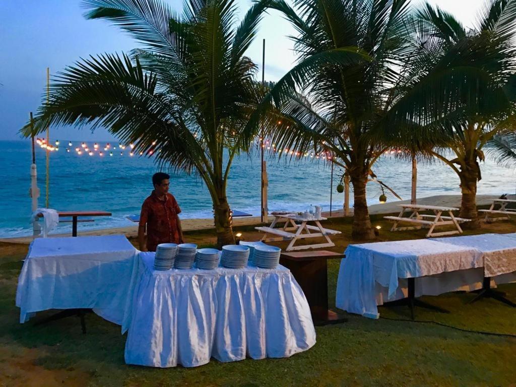 Peacock Beach Hotel Hambantota Dış mekan fotoğraf